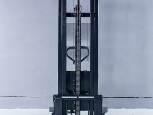 SEMI ELECTRIC STRADDLE LEG STACKER – 1500 KG
